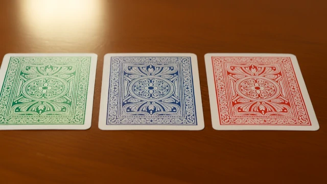 量子コンピュータと納品と法改正のイメージ画像